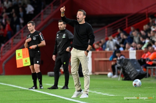 Luis García se marcha satisfecho con el empate (J.M. BALDOMERO)