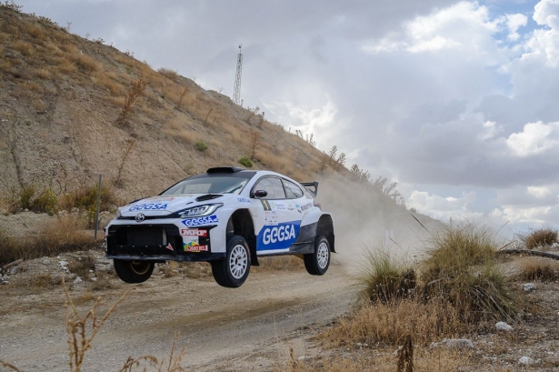 Roope Korhonen durante un espectacular salto (RALLY CIUDAD DE GRANADA)