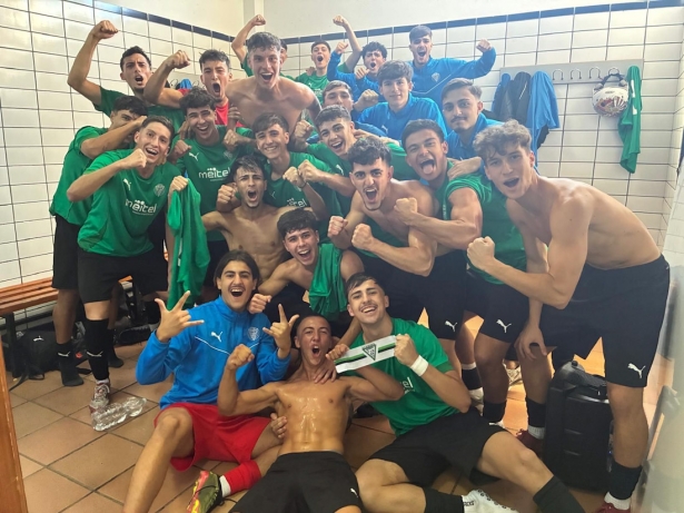 El CF Alhendín celebra el triunfo (CF ALHENDÍN)