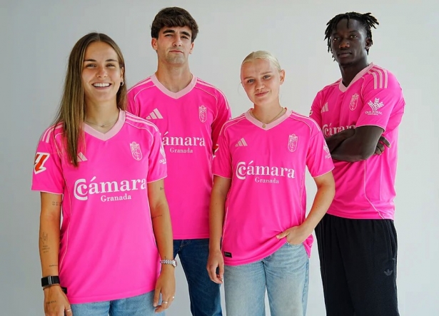 El Granada lucirá el rosa de su cuarta indumentaria en Andorra (GRANADA CF)