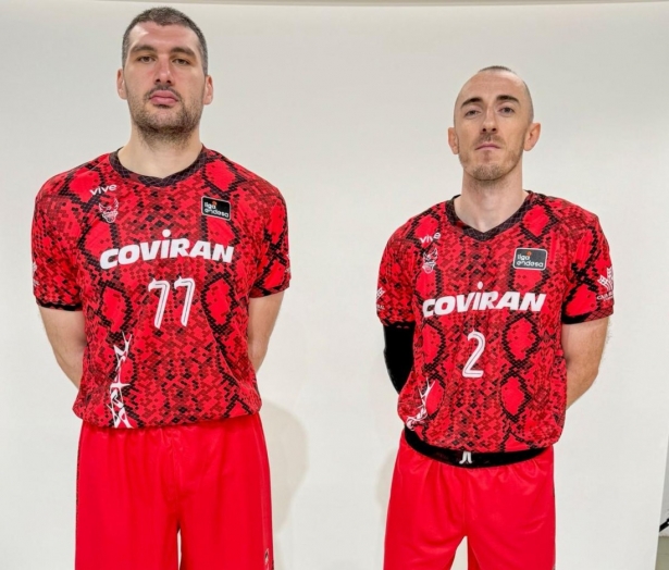 El Coviran lanza una nueva equipación en colaboración con Saiko (COVIRAN GRANADA)