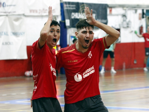 Foto de la celebración del un gol ante el At. Torre del Mar