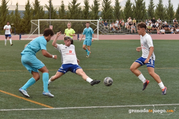 El CD Santa Fe perdió ante el Alhaurín de la Torre (J.M.BALDOMDRO / ARCHIVO)