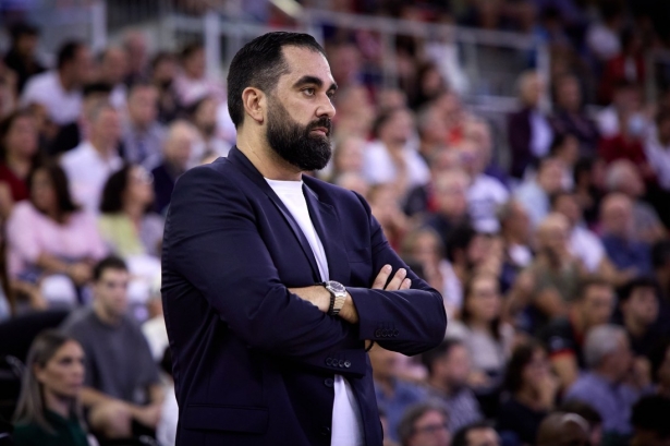 Ramón Díaz busca una reacción a través de la defensa (COVIRAN GRANADA)