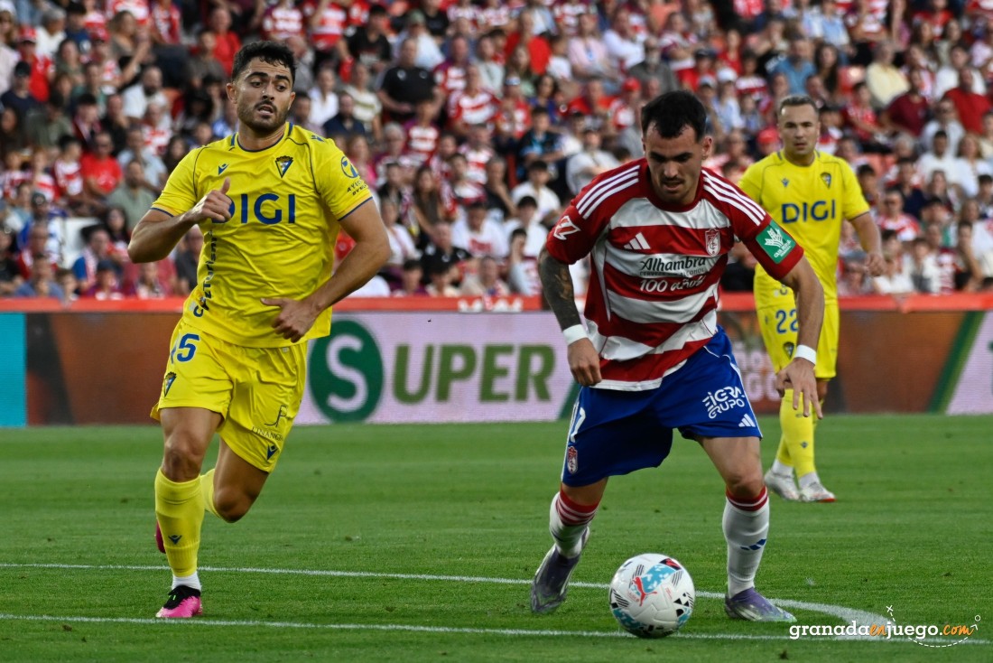 Sola cuajo un gran partido ante el Cádiz (J.M. BALDOMERO) Sola cuajo un gran partido ante el Cádiz (J.M. BALDOMERO)