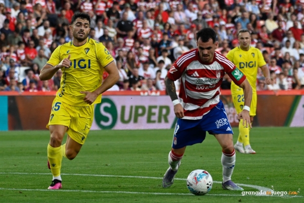 Sola cuajo un gran partido ante el Cádiz (J.M. BALDOMERO) Sola cuajo un gran partido ante el Cádiz (J.M. BALDOMERO)