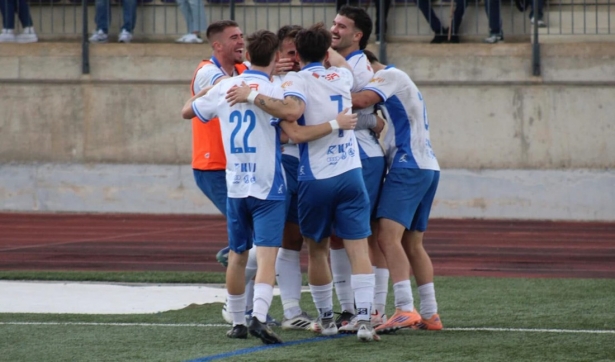 Los jugadores lojeños celebran la séptima victoria en la liga (MIGUEL JÁIMEZ) Los jugadores lojeños celebran la séptima victoria en la liga (MIGUEL JÁIMEZ)