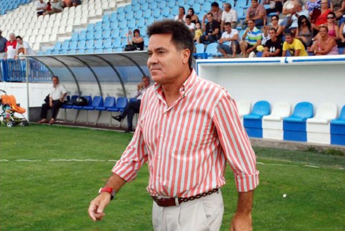 Paco Bea, entrenador del ADF Costa Tropical (SEMANARIO MUCHO DEPORTE) Paco Bea, entrenador del ADF Costa Tropical (SEMANARIO MUCHO DEPORTE)