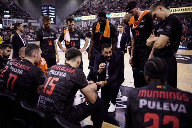 Ramón Díaz durante un tiempo muerto (FERMÍN RODRÍGUEZ/COVIRÁN GRANADA) Ramón Díaz durante un tiempo muerto (FERMÍN RODRÍGUEZ/COVIRÁN GRANADA)