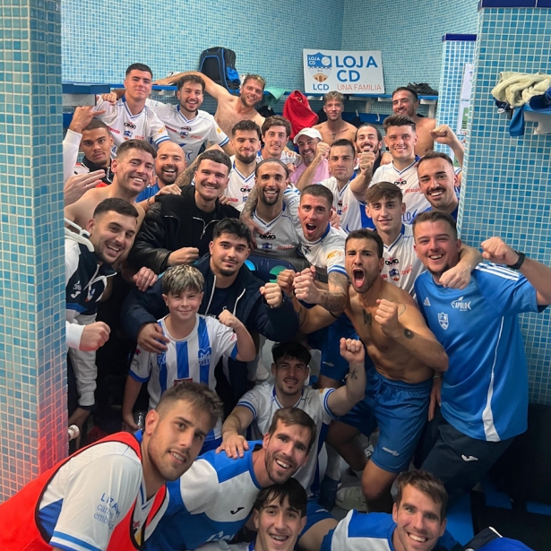 El Loja celebra el triunfo (PACO CASTILLO)