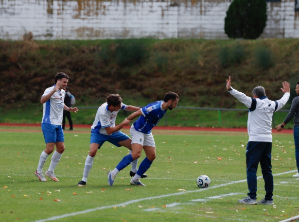 Sabaca protege el balón ante Fabio (GPMEDIA) Sabaca protege el balón ante Fabio (GPMEDIA)