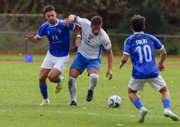 Una jugada del encuentro entre UD Maracena y Loja CD (GP MEDIA)