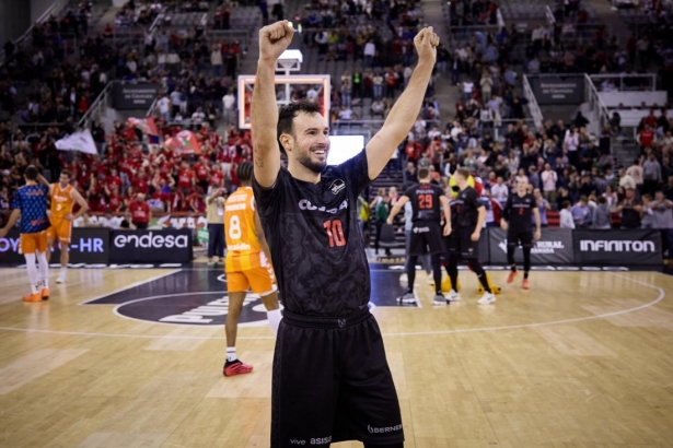 Lluís Costa se está convirtiendo en el líder de los rojinegros (COVIRAN GRANADA)