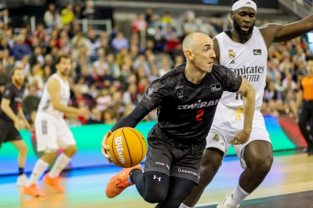 Jonathan Rousselle ante Usman Garuba en un lance del partido (GPMEDIA)