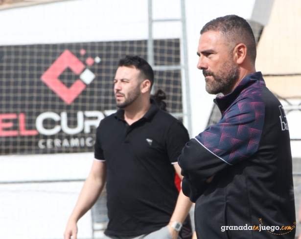 El entrenador del CD Huétor Vega, Manuel Moreno `Rizos` (J. PALMA)