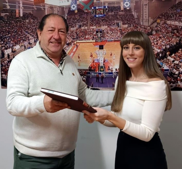 Noelia Gómez junto al expresidente de la AGPD Antonio Rodríguez