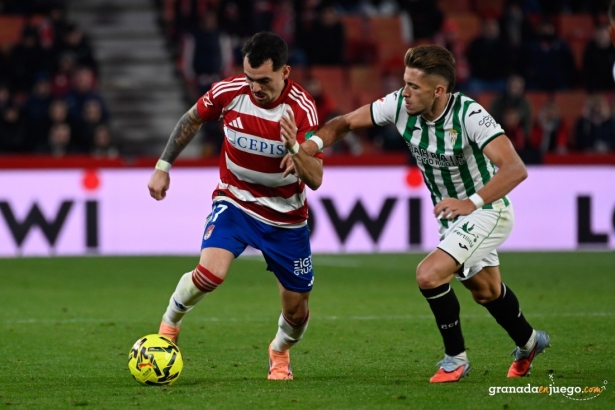 El Granada, obligado a proseguir con su escalada (J.M. BALDOMERO)