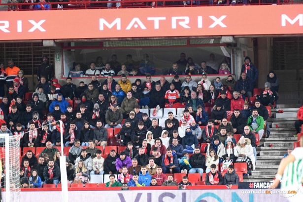 El Granada vuelve a Los Cármenes para busca una nueva victoria (J.M. BALDOMERO)