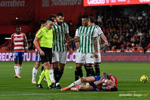 El árbitro volverá a dirigir al Granada, esta vez en la Copa (J.M BALDOMERO)
