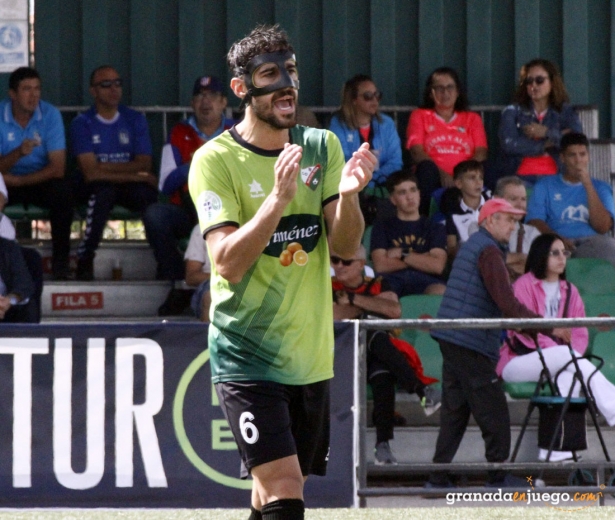 Migue Moleón durante un partido con el Huétor Vega (J. PALMA)