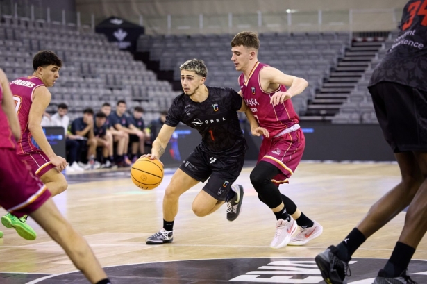 Los rojinegros vuelven a caer derrotados (COVIRAN GRANADA) Los rojinegros vuelven a caer derrotados (COVIRAN GRANADA)