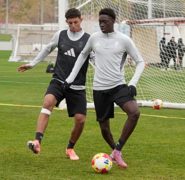 Recre y Churriana no quieren bajar el ritmo (GRANADA CF) Recre y Churriana no quieren bajar el ritmo (GRANADA CF)