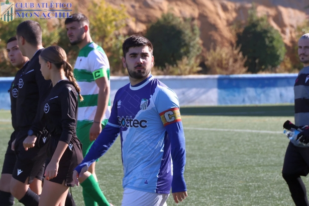 El jugador del Atlético Monachil, Bellido (MANU LÓPEZ/ ATLÉTICO MONACHIL)