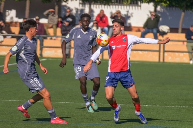 El Churriana cortó la buena racha del filial nazarí (GP MEDIA) El Churriana cortó la buena racha del filial nazarí (GP MEDIA)