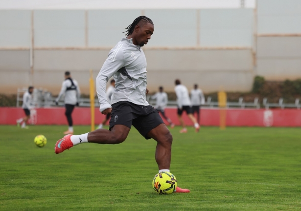 Bouldini ha estrenado look en el entrenamiento de hoy (J. AZCOYTIA)