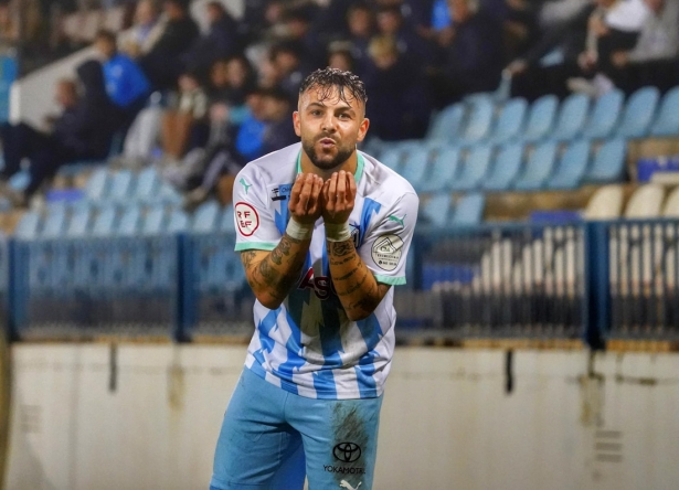 Pato celebra un gol (CF MOTRIL)
