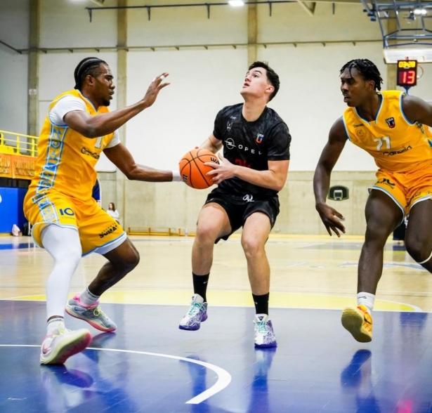 Los rojinegros no tuvieron opciones en Gran Canaria (COVIRAN GRANADA) Los rojinegros no tuvieron opciones en Gran Canaria (COVIRAN GRANADA)