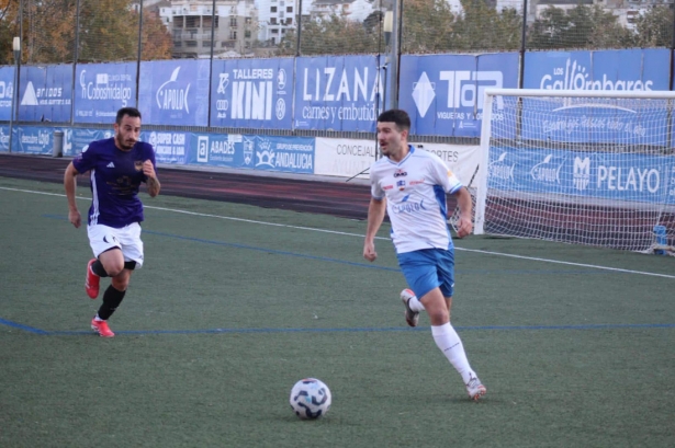 Sergio Delgado avanza con el balón durante el partido (MIGUEL JÁIMEZ) Sergio Delgado avanza con el balón durante el partido (MIGUEL JÁIMEZ)