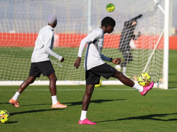 Faye, una de las apuestas de futuro del Granada (J. AZCOYTIA)