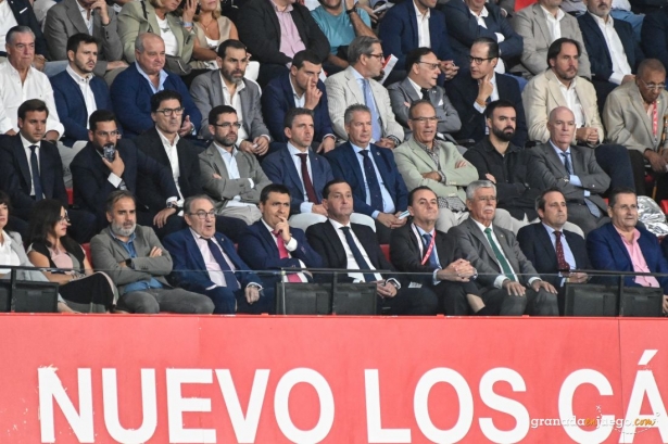 Las cuentas del club arrojan cifras preocopantes (J.M. BALDOMERO)