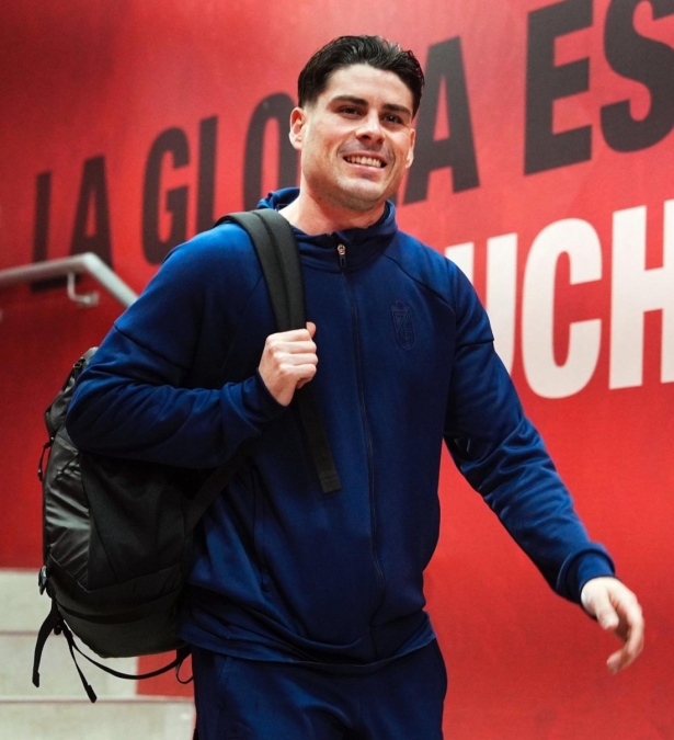 Sergio Ruiz se queda una jornada más en el banquillo (GRANADA CF)