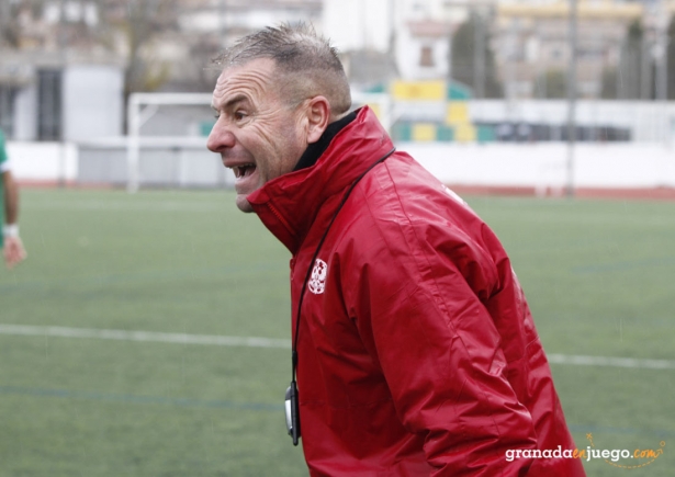 Manuel Montañés durante el partido ante el Atarfe Industrial (J. PALMA)