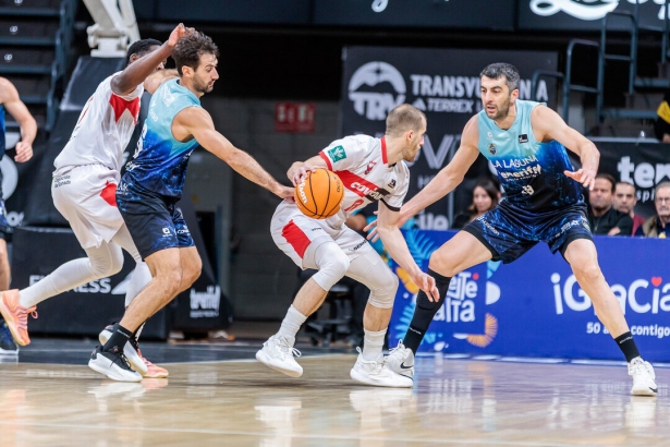 El Covirán cayó en Tenerife (ACB PHOTO/ EMILIO COBOS)
