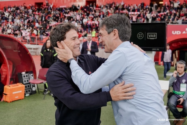 Rubi ha saludado a Pacheta antes del partido (LALIGA) Rubi ha saludado a Pacheta antes del partido (LALIGA)