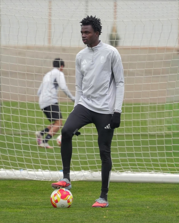 Los de Luis Bueno intentarán empezar el año con buen pie (GRANADA CF) Los de Luis Bueno intentarán empezar el año con buen pie (GRANADA CF)