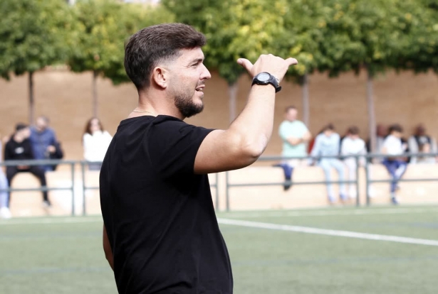 El entrenador del CD Huétor Tájar, Julio Catalá (J. PALMA/