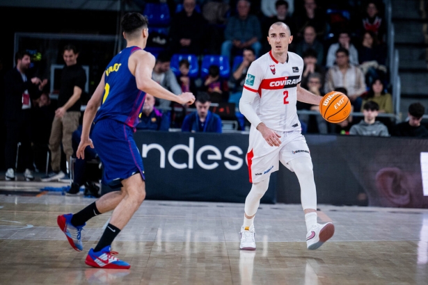 Jonathan Rousselle juega en ataque (ACB PHOTO / VÍCTOR SALGADO)