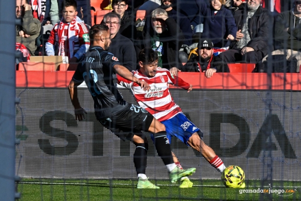 Sergio Rodelas en una jugada en el partido en casa ante el CD Castellón (JOSÉ M. BALDOMERO)