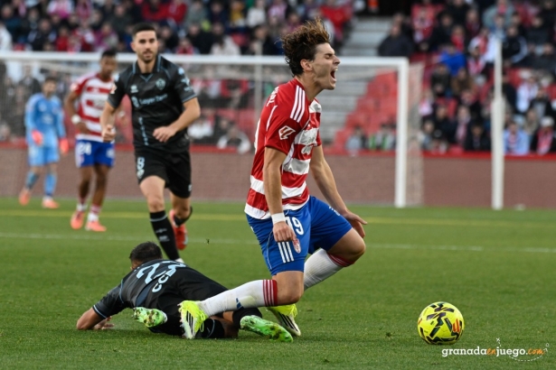 El equipo debe reaccionar y el club cerrar varios refuerzos (J.M. BALDOMERO)