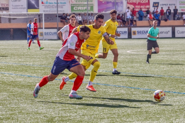 El Churriana quiere doblegar al Torre del Mar (J. PALMA)