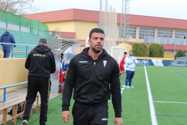 El entrenador del Guadix CF, Alberto Chacón (GUADIX CF)