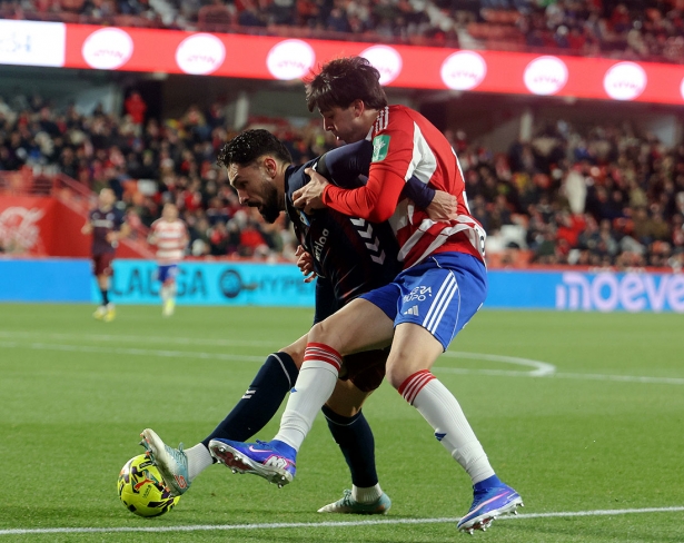 Gonzalo Petit debutó como jugador del Granada CF ante el Eibar (GP MEDIA)