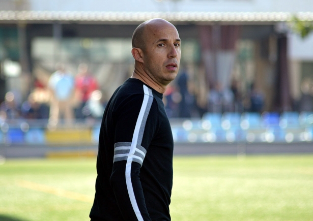 Óscar Gómez, entrenador del Cúllar Vega CF (J. PALMA)