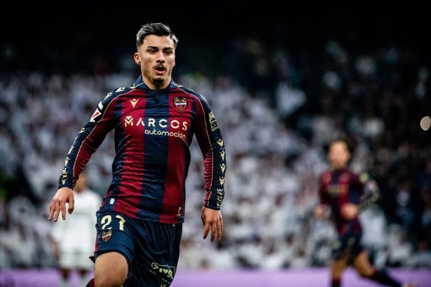 Cortés debutó en Primera con el Levante (UD LEVANTE)