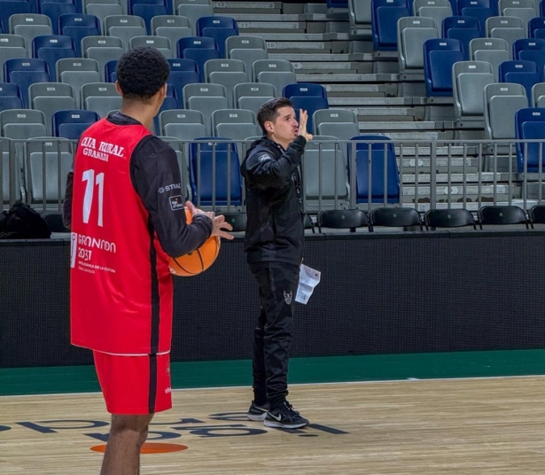 Arturo Ruiz se estrenará en el Palacio (COVIRAN GRANADA) Arturo Ruiz se estrenará en el Palacio (COVIRAN GRANADA)