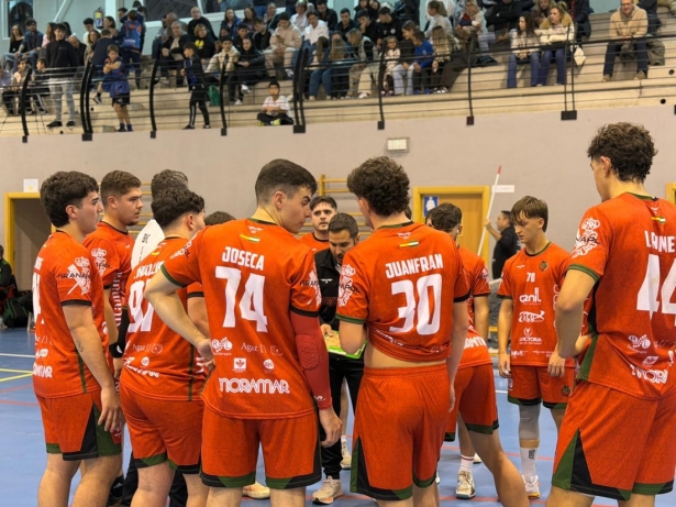 Los granadinos quieren traerse la victoria (BM CIUDAD DE GRANADA) Los granadinos quieren traerse la victoria (BM CIUDAD DE GRANADA)